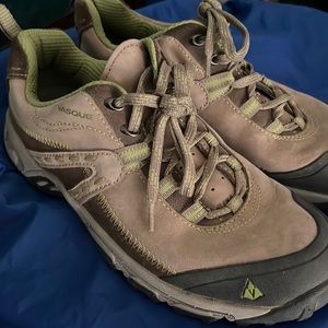 Women’s Vasque hiking shoes size 9 tan